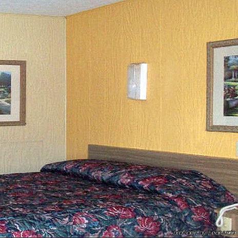 Charles Wesley Motor Lodge Downtown Broken Bow- Hochatown Habitación foto