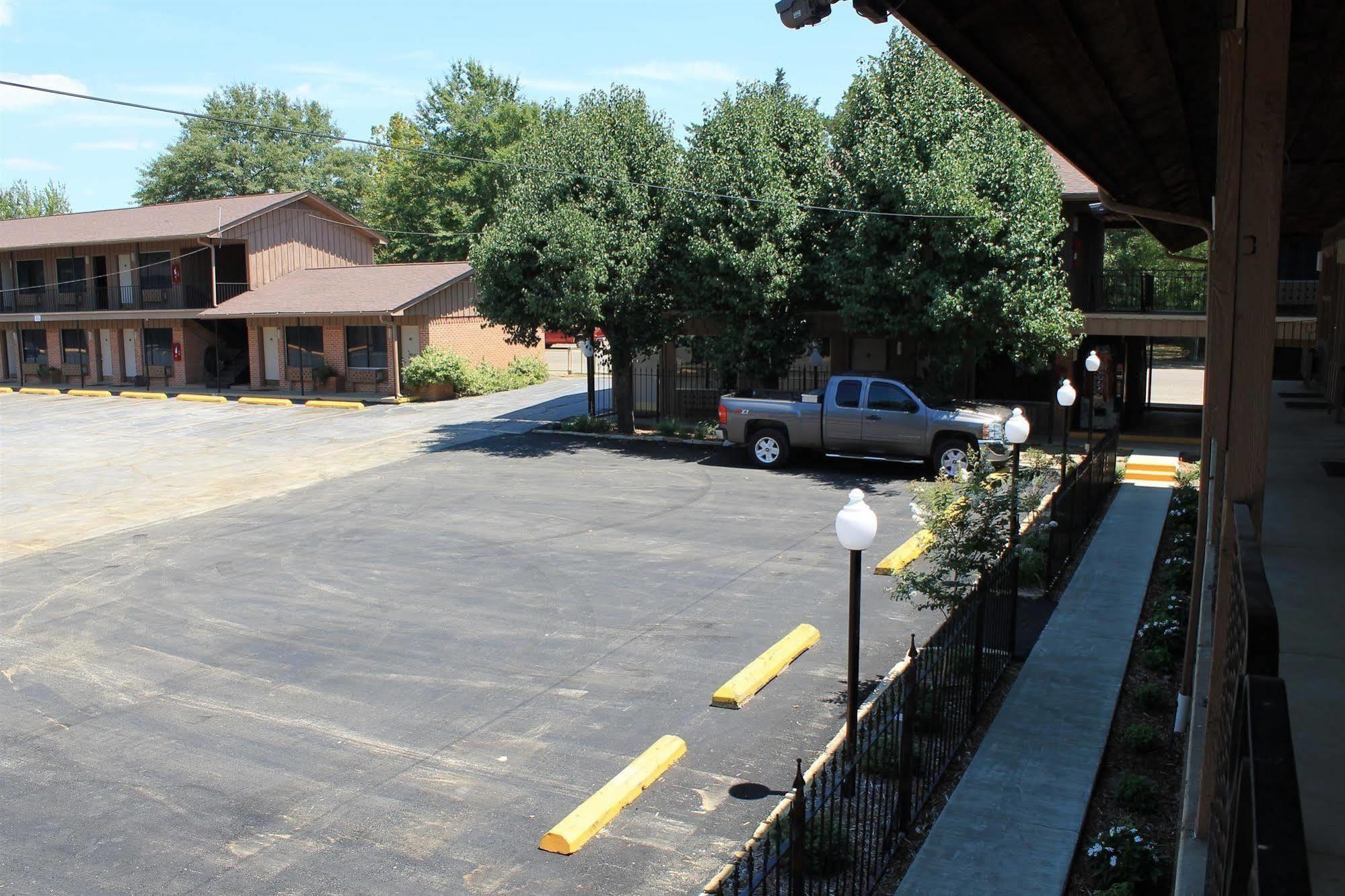 Charles Wesley Motor Lodge Downtown Broken Bow- Hochatown Exterior foto